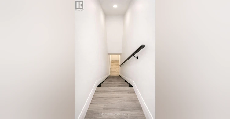 B-21 Parkside Crescent, Ottawa, ON, K2G 3B6 - 2