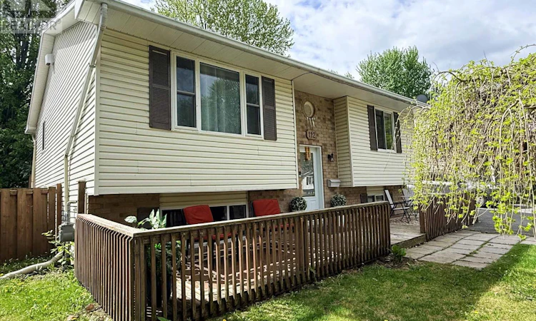 112 Glen Oaks Court