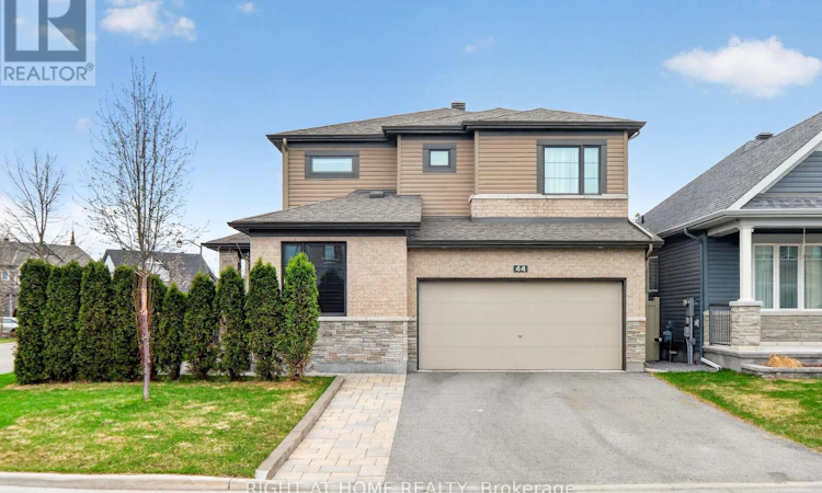 44 Hawks Landing Crescent