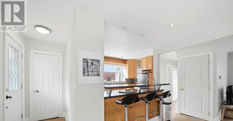 UPPER-24 Glenburn Avenue, Toronto, ON, M4B 2X2 - 6