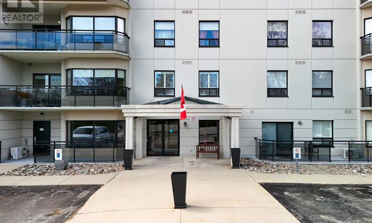 102-160 Romeo Street S