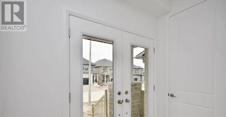 44 Barnyard Trail, Barrie, ON, L9J 0C2 - 2
