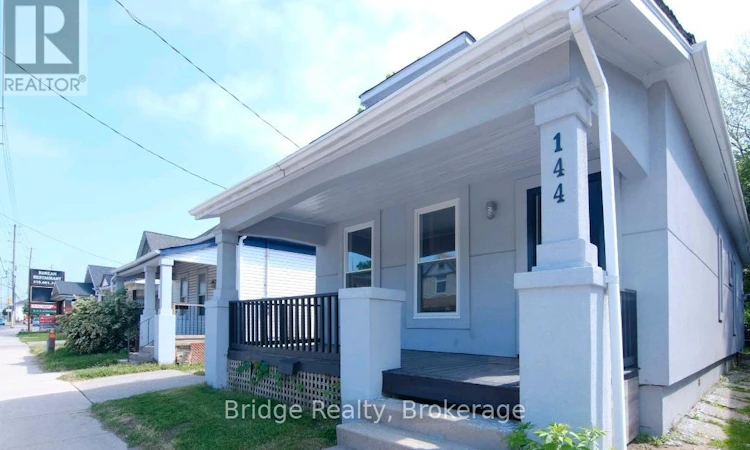 144 Adelaide Street N