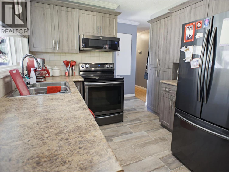 1684 Greenfield Avenue, Kamloops, BC, V2B 4N6 - 2