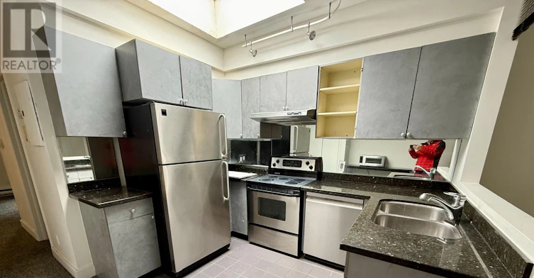 3-261 Queen Street W, Toronto, ON, M5V 1Z4 - 8