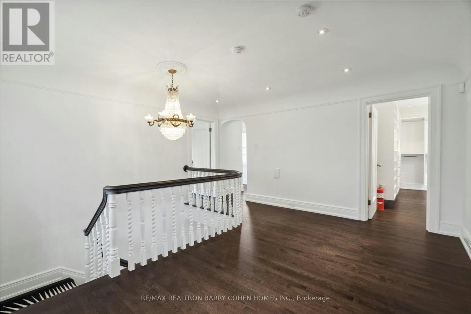 15 Park Lane Circle, Toronto, ON, M3B 1Z8 - 15