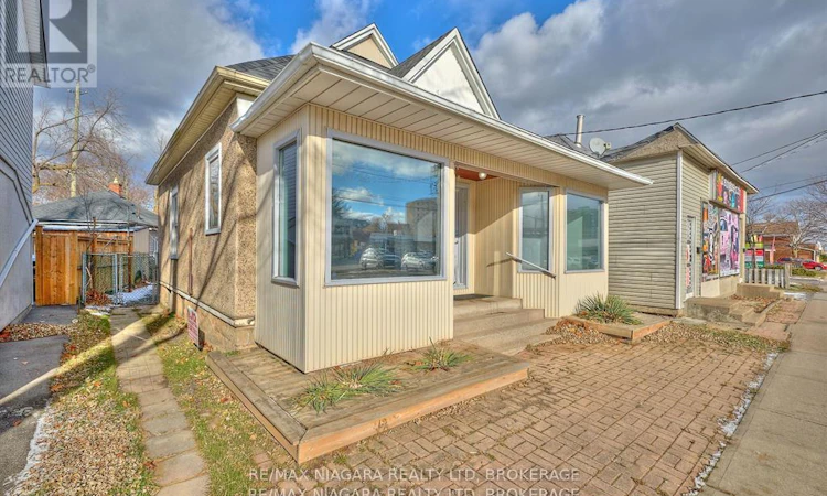 105A Welland Avenue