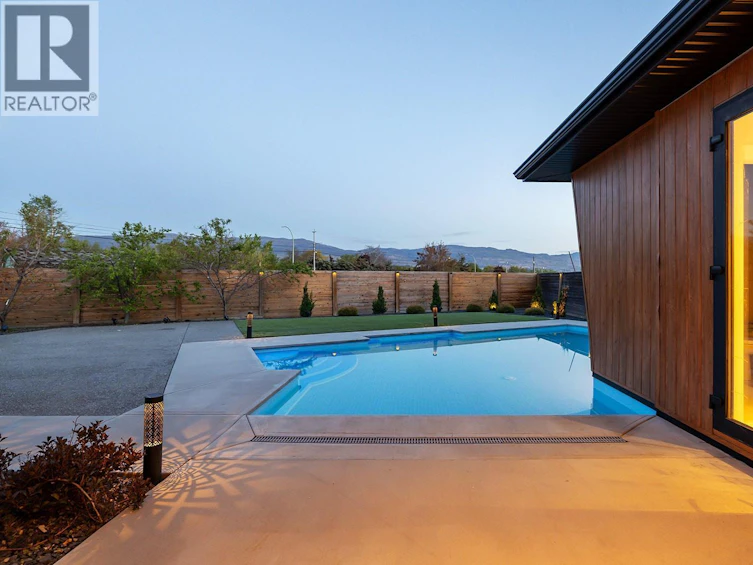 2095 Byrns Road, Kelowna, BC, V1W 2G3 - 9