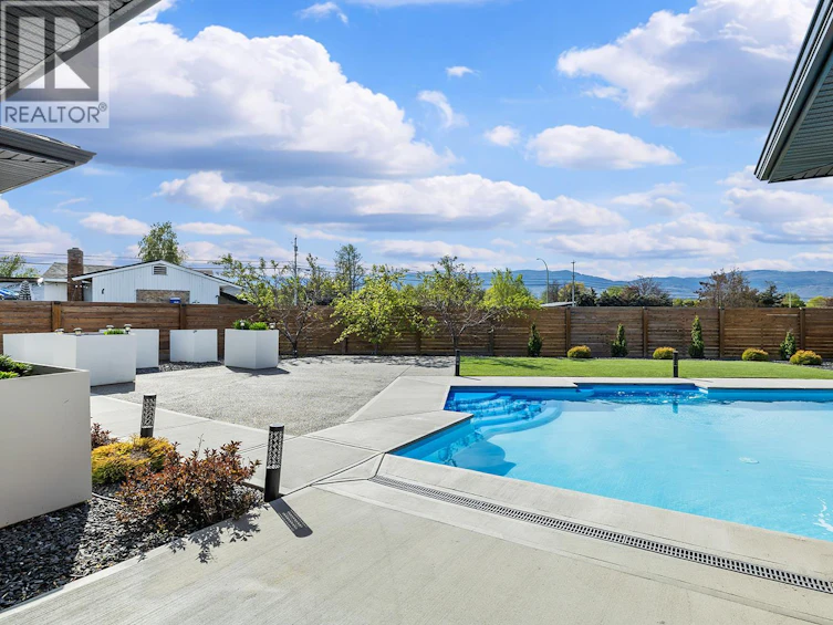 2095 Byrns Road, Kelowna, BC, V1W 2G3 - 22