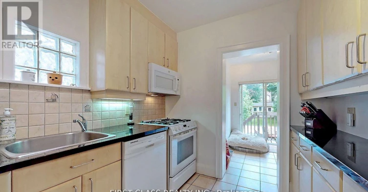 203 Melrose Avenue, Toronto, ON, M5M 1Y9 - 6