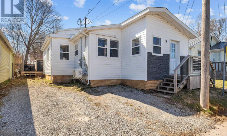 9 Desbrisay Crescent
