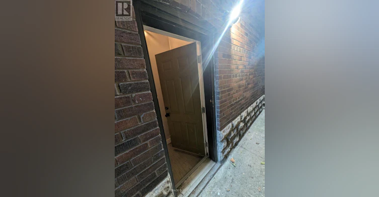 LOWER-2132 Dundas Street, Toronto, ON, M6R 1X2 - 3