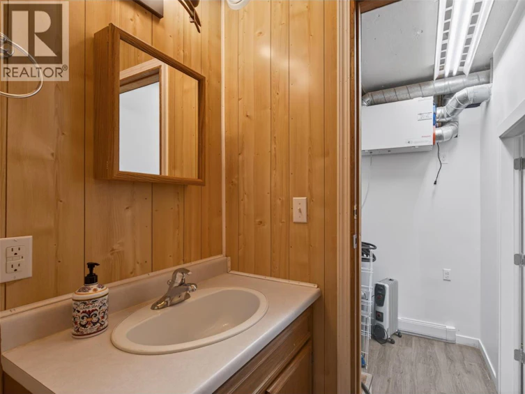 7689 Golf Course Road, Anglemont, BC, V0E 1M8 - 35