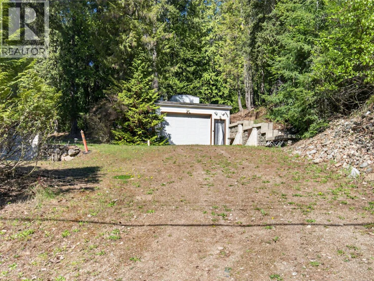 7689 Golf Course Road, Anglemont, BC, V0E 1M8 - 15