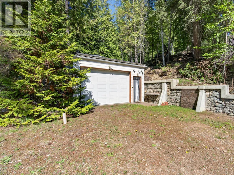 7689 Golf Course Road, Anglemont, BC, V0E 1M8 - 8