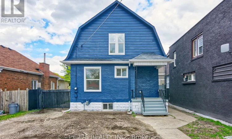 272 Vidal Street S