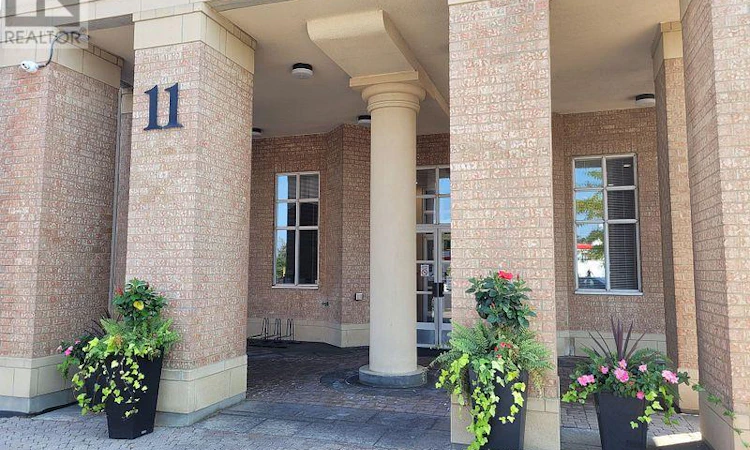 202-11 Thorncliffe Park Drive