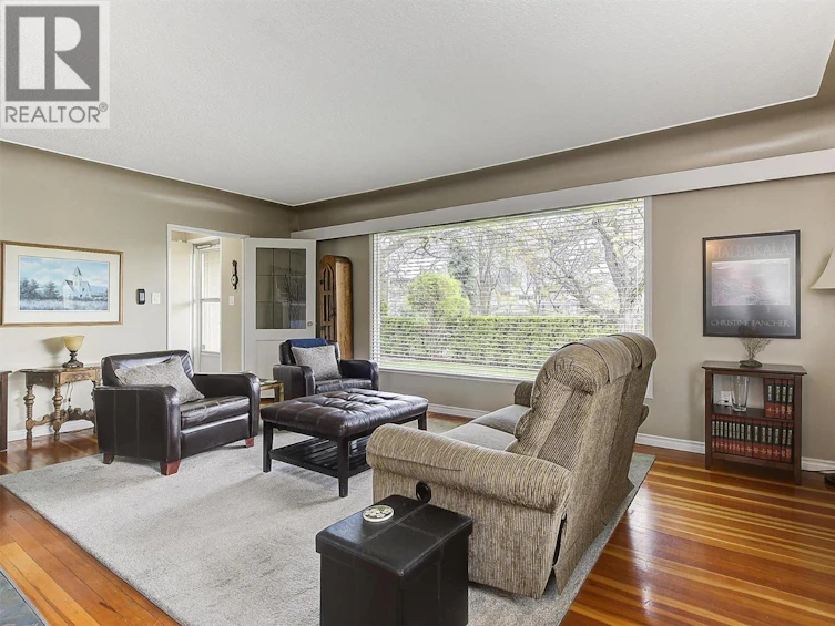 1040 Laurier Avenue, Kelowna, BC, V1Y 6B1 - 9