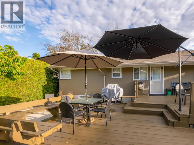 1040 Laurier Avenue, Kelowna, BC, V1Y 6B1 - 40
