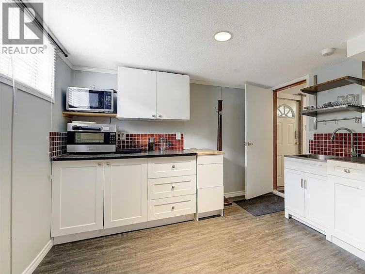 1040 Laurier Avenue, Kelowna, BC, V1Y 6B1 - 24