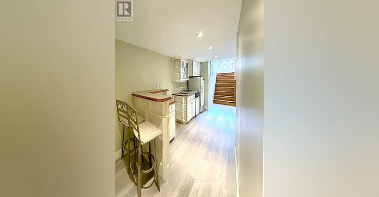 MAIN + LOWER-21 Melgund Road, Toronto, ON, M5R 1Z9 - 12