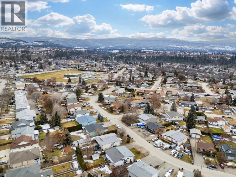 877 Tataryn Road, Kelowna, BC, V1X 1N6 - 40