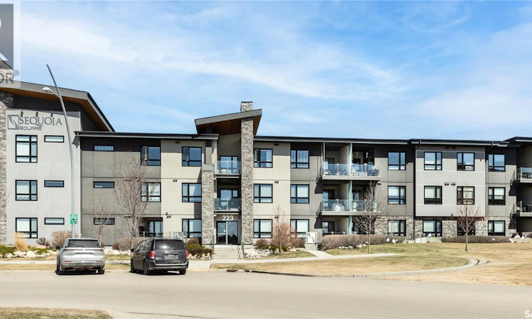 122-223 Evergreen Square