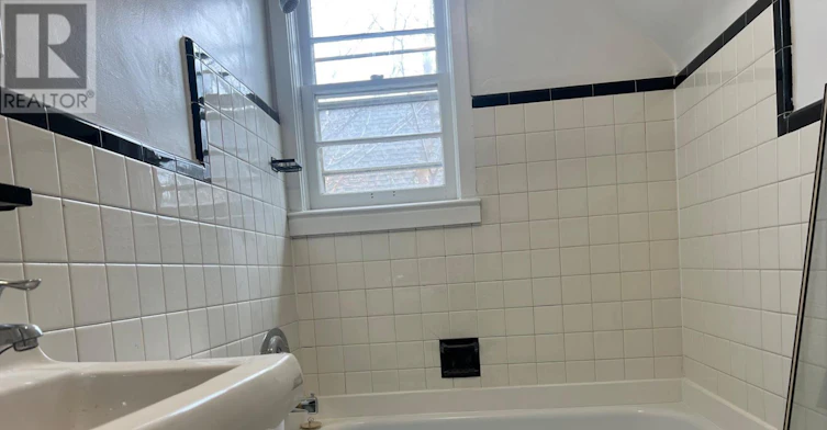 4-425 Burlington Avenue, Burlington, ON, L7S 1R3 - 3
