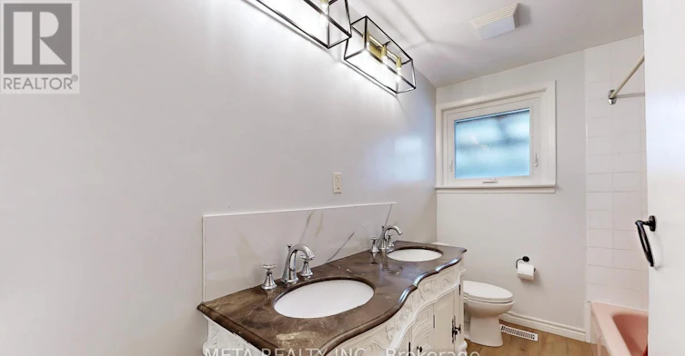 36 Dewlane Drive, Toronto, ON, M2R 2P8 - 16