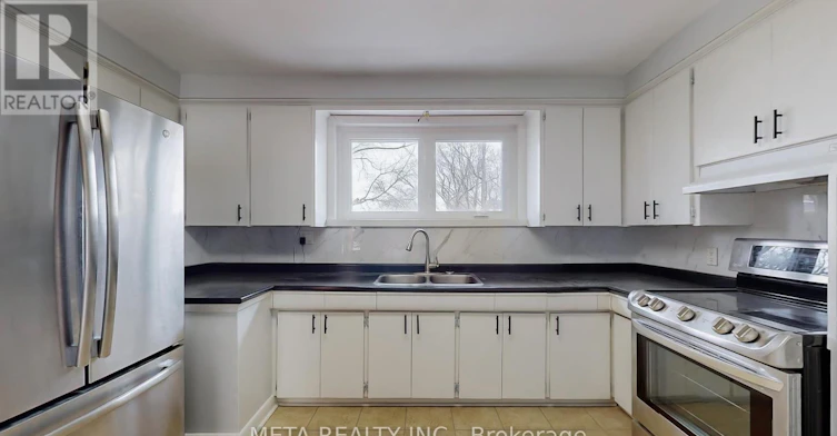 36 Dewlane Drive, Toronto, ON, M2R 2P8 - 7