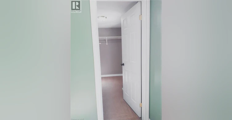 569 Activa Avenue, Kitchener, ON, N2E 4C3 - 10