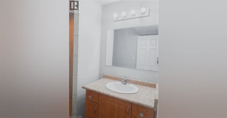 569 Activa Avenue, Kitchener, ON, N2E 4C3 - 34