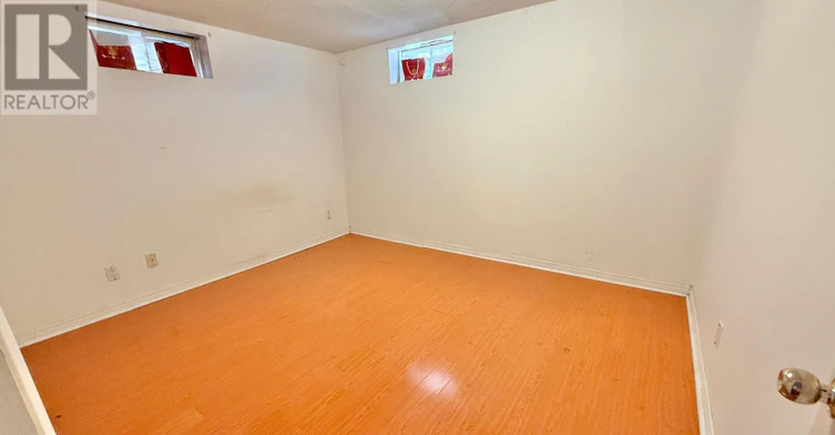 235 Roxanne Crescent, Toronto, ON, M1V 4G5 - 4