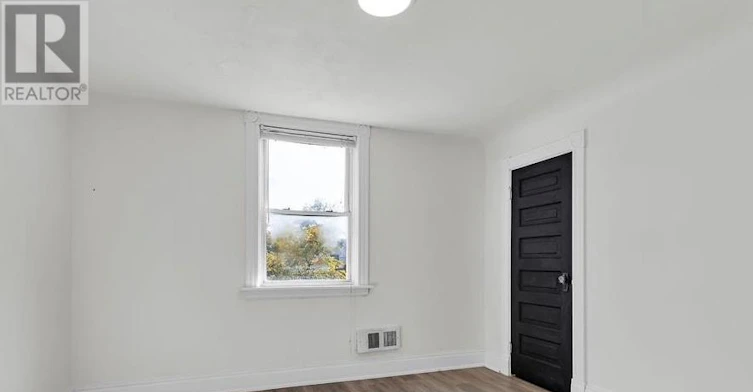 UPPER-96 Forest Avenue, St. Thomas, ON, N5R 2J5 - 9