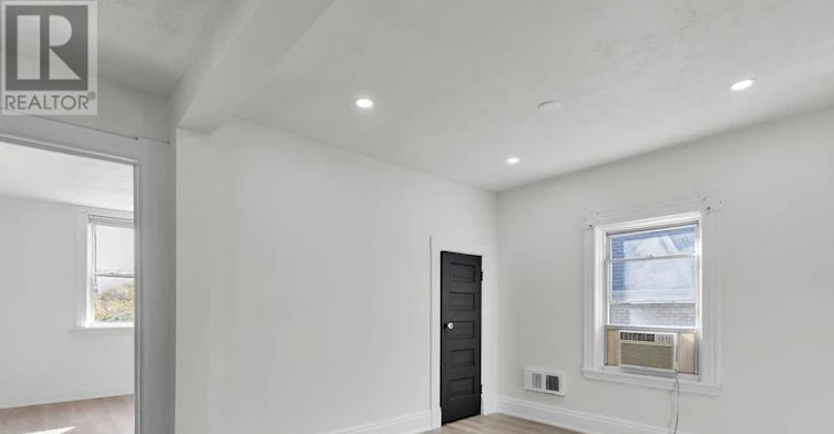 UPPER-96 Forest Avenue, St. Thomas, ON, N5R 2J5 - 8