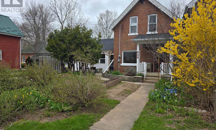 648 9th Street E