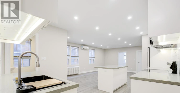 MAIN-10 Castleview Avenue, Toronto, ON, M5R 1Y9 - 3