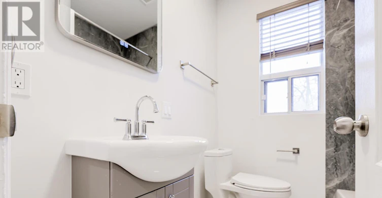 MAIN-10 Castleview Avenue, Toronto, ON, M5R 1Y9 - 5