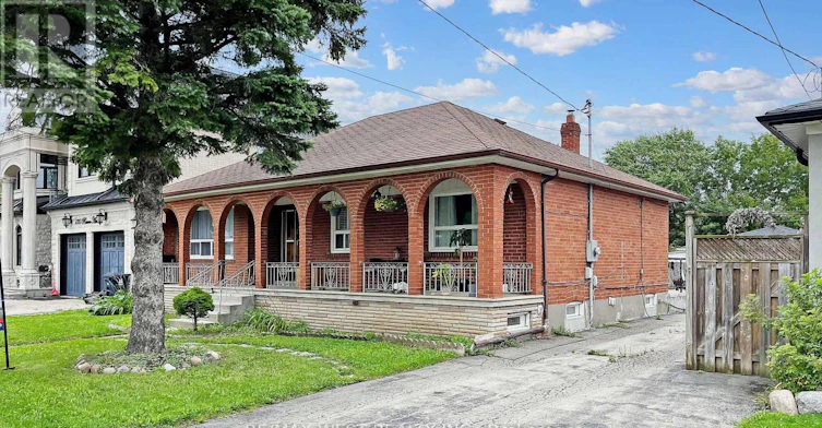 MAIN FLOOR-139 Ranee Avenue, Toronto, ON, M6A 1N3 - 2