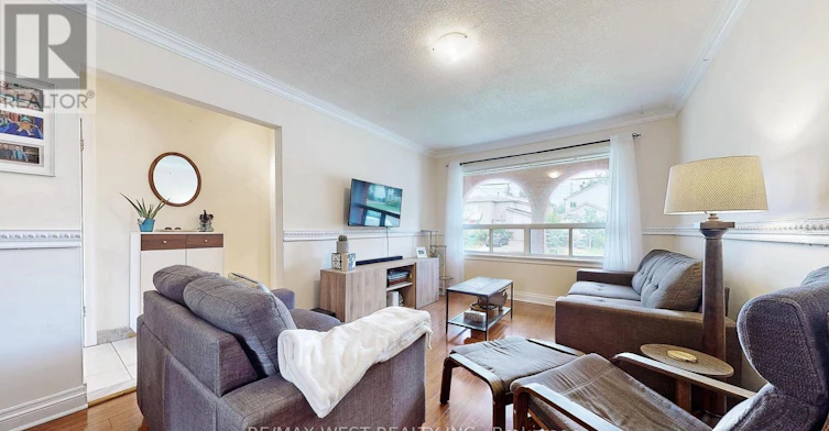MAIN FLOOR-139 Ranee Avenue, Toronto, ON, M6A 1N3 - 4