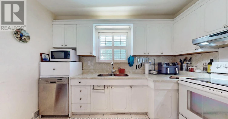 MAIN FLOOR-139 Ranee Avenue, Toronto, ON, M6A 1N3 - 12