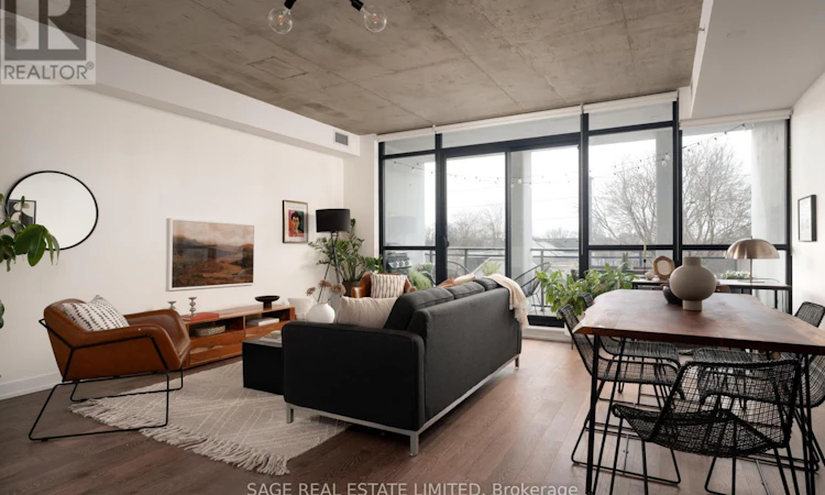 403-1238 Dundas Street E