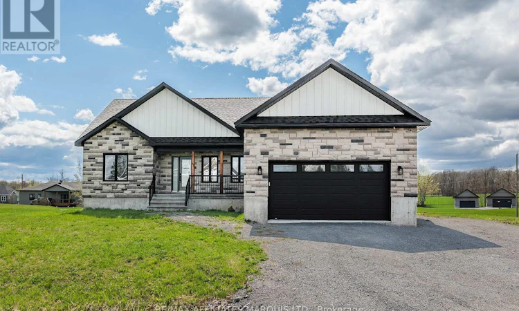 6836 James Crescent