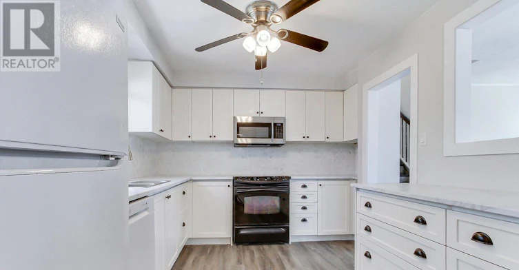 17 Larkdale Crescent, Essa, ON, L0M 1B0 - 17