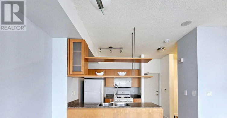 709-9 Spadina Avenue, Toronto, ON, M5V 3V5 - 2
