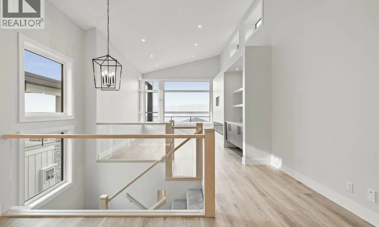 1221 Lone Pine Drive