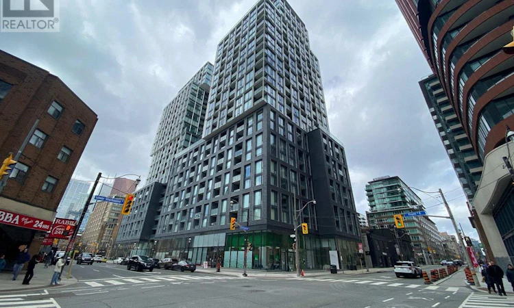 1418-158 Front Street E