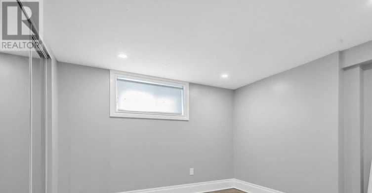R-1 Kingswood Road, Toronto, ON, M4E 3N4 - 9