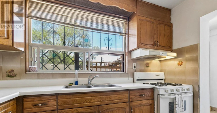 MAIN FL-472 Winona Drive, Toronto, ON, M6C 3T7 - 5