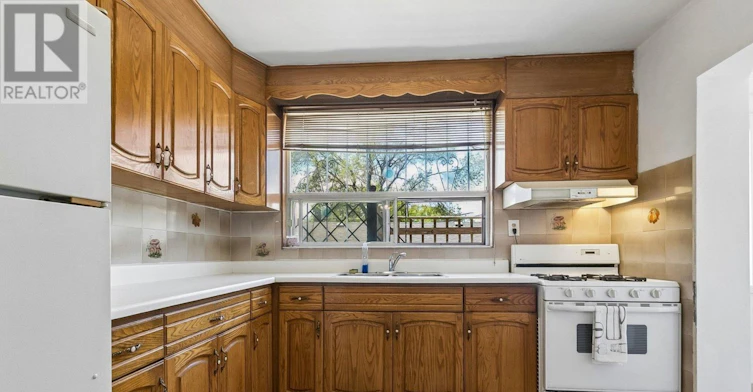 MAIN FL-472 Winona Drive, Toronto, ON, M6C 3T7 - 8